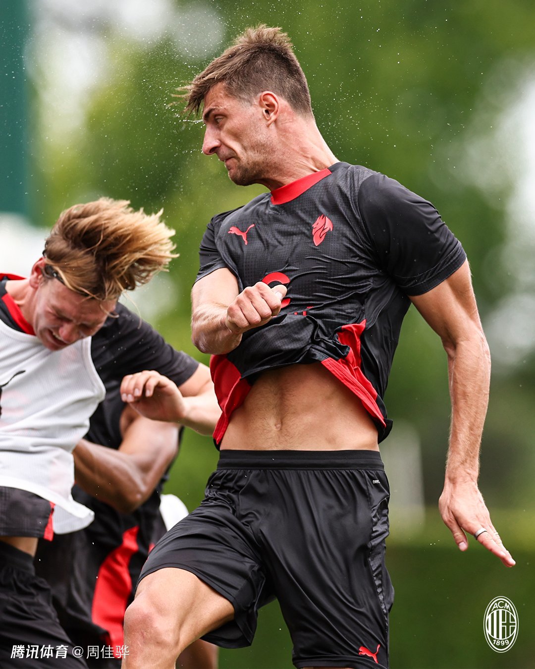 爱游戏-包含AC米兰发布备战花絮，今晚绝杀压哨，CBA季后赛任务艰巨，团队化学反应显著的词条