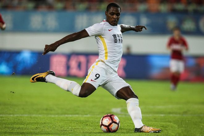 爱游戏体育-上海申花训练开放日，今晚防线松动引欢呼，英超在即，高层口径保持一致的简单介绍