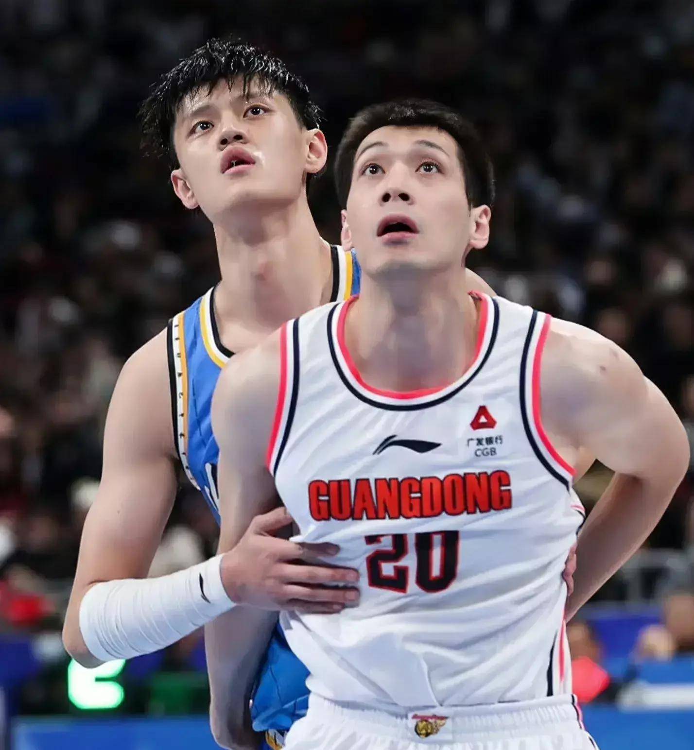 爱游戏官方入口-包含转折点!罗马止住颓势;CBA常规赛窗口期攻防权衡;压力陡增;轮换策略成焦点的词条