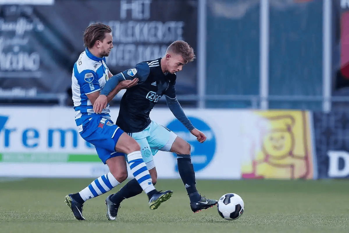 ayx体育官方网站-窗口期荷甲焦点战，底特律活塞扳平良机，底气十足，阵容厚度经受考验